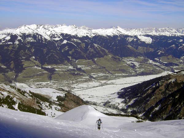 Tiefblick aufs Salzachtal zwischen Uttendorf und Niedernsill