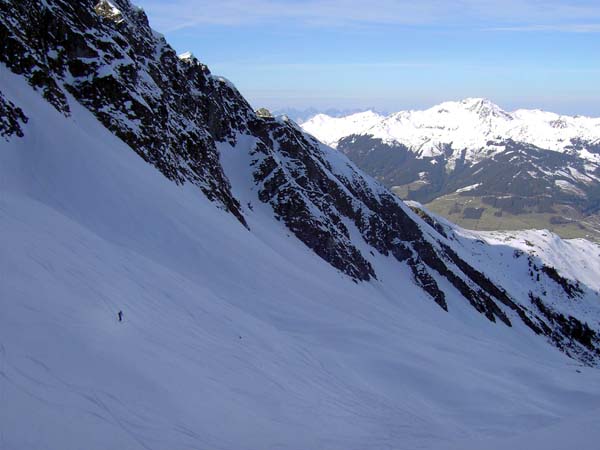 der Beginn einer unvergesslichen Abfahrt, dahinter (im NNW) der Geißstein (Kitzbüheler Alpen)