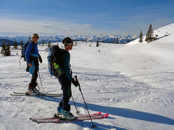 ... aufs Gipfelplateau mit Blick auf die Radstädter und Hohen Tauern