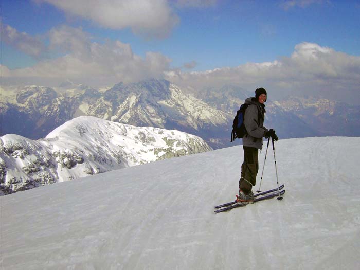 weiter geht's am Gipfelgrat, im Südwesten wartet schon das Hohe Brett