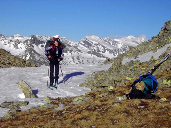 Ankunft in der Plattenscharte, Blick nach O (Glockner- und Granatspitzgruppe)