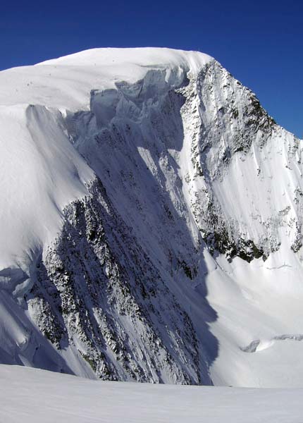 Großvenediger NO-Wand, bei der Abfahrt zum Kleinvenediger begegnen uns die ersten Frühaufsteher von der Kürsinger Hütte