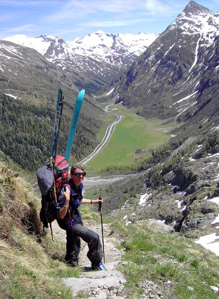 Abstieg ins Innergschlöss, rechts oben wieder die Vordere Plattenspitze