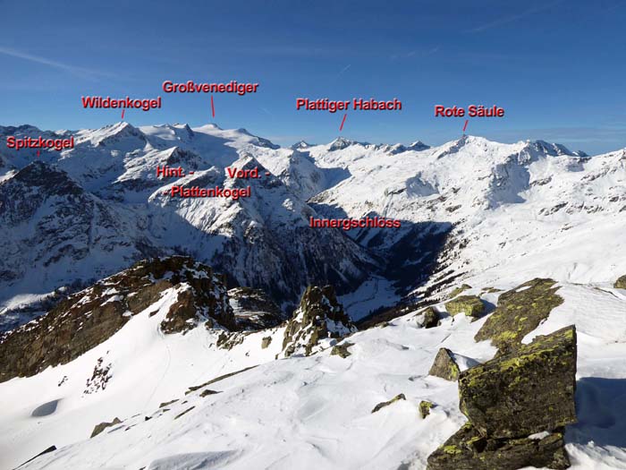 Blick übers Matreier Tauernhaus hinweg ins Innergschlöss