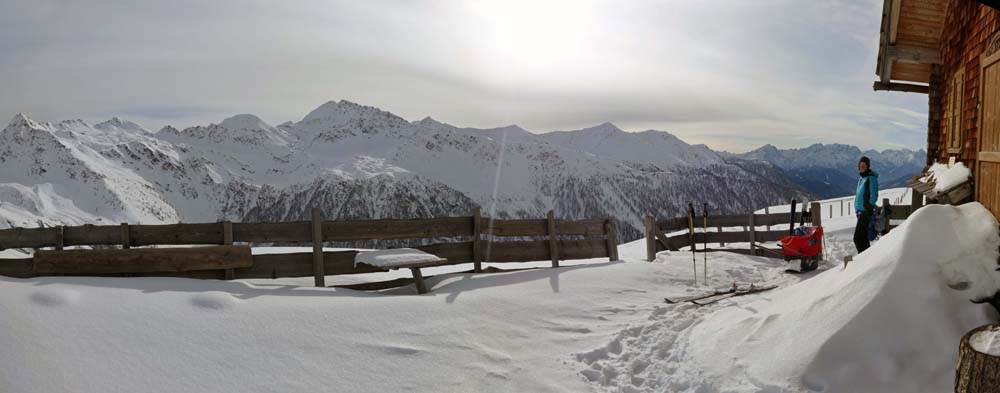 auf der Gratzeralm, ca. 2200 m; im S der Sadnig mit seinen Trabanten