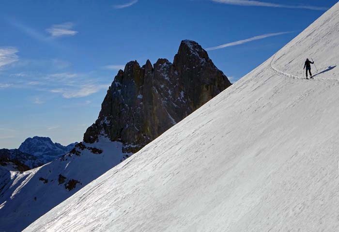 Hangquerung in die Südflanke mit Monte Chiadenis