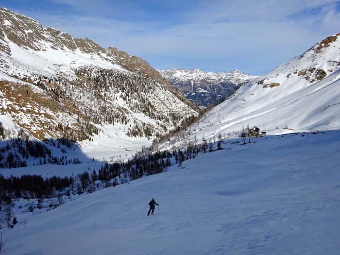 freie Wahl im Gelände: je weiter links desto abenteuerlicher und nur bei viel Schnee sinnvoll