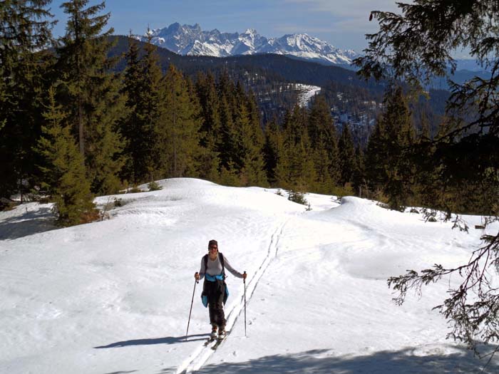 am Tiefentalkögerl-NO-Kamm, rechts hinterm Blümeck der Dachstein