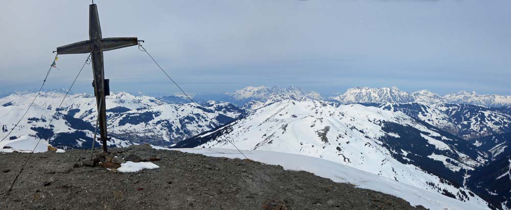 Gipfelpanorama nach N; hinter Stemmerkogel und Schattberg die Loferer und Leoganger Steinberge