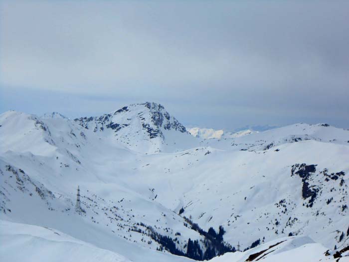 Blick nach W zum mächtgen Geißstein (s. Archiv)