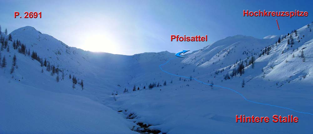 Blick von der Hinteren Stalle auf den lang gezogenen Talschluss und den halb verdeckten Aufstieg zur Hochkreuzspitze