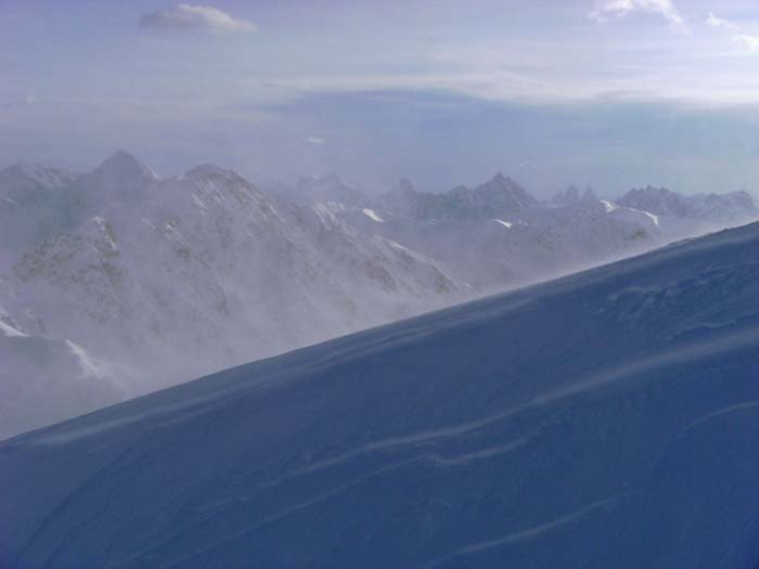 ... aber Sekunden später tobt wieder der Eissturm über die Grate und verschleiert die Sextener Dolomiten im S