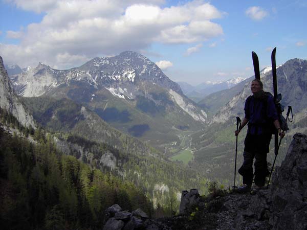 am treppenartigen Band des oberen Jagdsteigs, Blick auf Salzatal und Riegerin