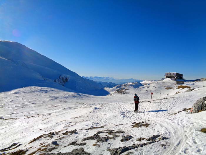 nur wenige Meter hinter dem Eismauergipfel taucht das Schiestlhaus auf