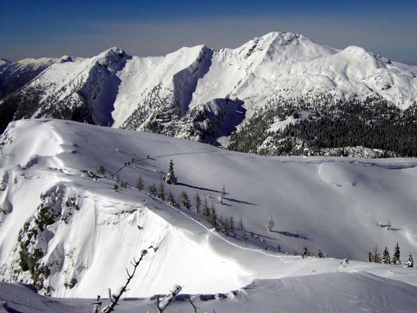 Gipfel gegen NW (Hochstadl); wir rutschen zurück auf die Mitterhalt, ...