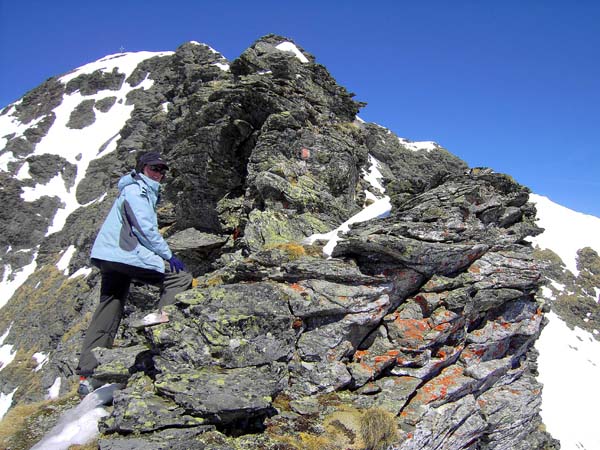 gleich vom Schidepot weg wird's alpin, teils feste Felsschneiden, ...