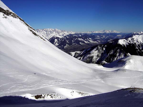  Abfahrt durchs Hirzbachkar, in Bildmitte rechts der Rosskopf mit dem im Aufstieg überschrittenen Sattel