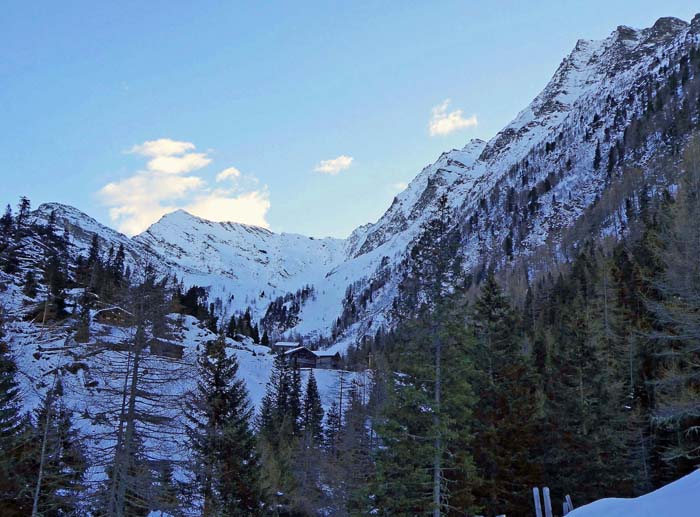 die Landeggalm im gleichnamigen Tal, links darüber der Luckenkogel, 3100 m - er wird meist von der Kalser Seite bestiegen