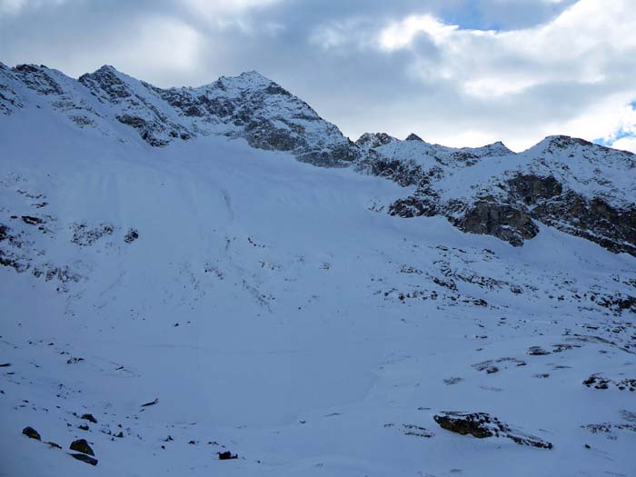 hoch über dem kleinen See am Fuß des Luckenkogel queren wir ansteigend gegen Nordosten ...