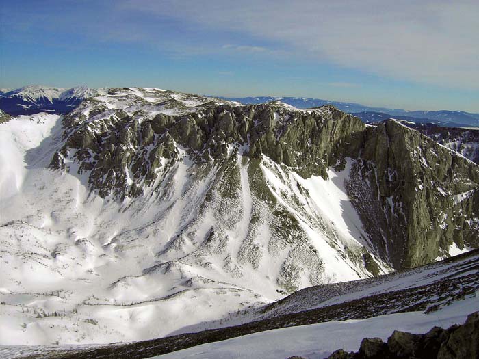 ... zur Windscharte; Blick auf die Fölzalm, eines der vielen kleinen Kletterparadiese des Schwaben