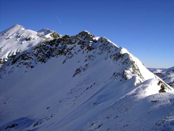 ... auf den ersten Gipfel; Blick nach O: in der Mitte die Grünspitze, links die Pleißlingkeile