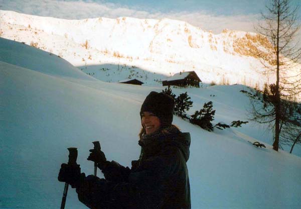 die blutjunge Ulli passiert am Aufstieg Gnadenalm - Südwiener Hütte soeben die Hödhütte, darüber das Spazeck