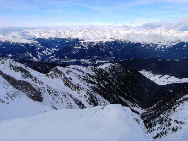 im NNW das Erschbaumer Tal, welches uns zum Ausgangspunkt zurückführen wird, das querliegende obere Drautal und die Villgratner Berge