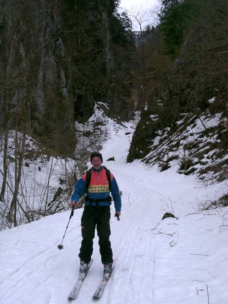 Erich am Ende der Abfahrt, knapp vor der Mündung ins Höllental zwischen Rax und Schneeberg