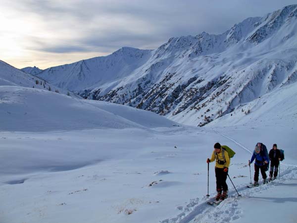 Rückblick ins Rosstal, rechts oben die Kärlsspitze