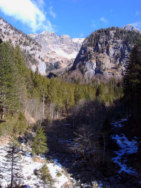 vor uns die Fleonsschlucht mit dem Edigon