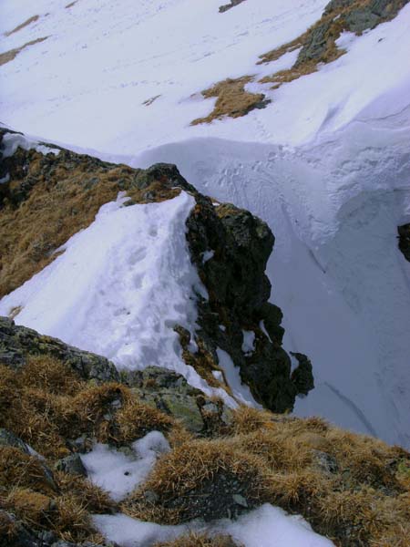 Tiefblick nach der zweiten Stufe auf den Passo dell' Agnello