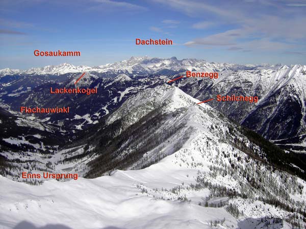 gegen NO: Durch das Tal links zieht eine weitere fantastische Tour über den Enns Ursprung auf den Kraxenkogel. Unsere nächste Tour mit Ronja und ihren großen Brüdern wird uns auf den Lackenkogel führen