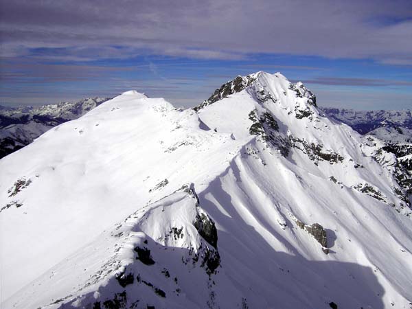 auf der nördlichen Gratfortsetzung der Bernkarkogel und der vorhin erwähnte Kraxenkogel