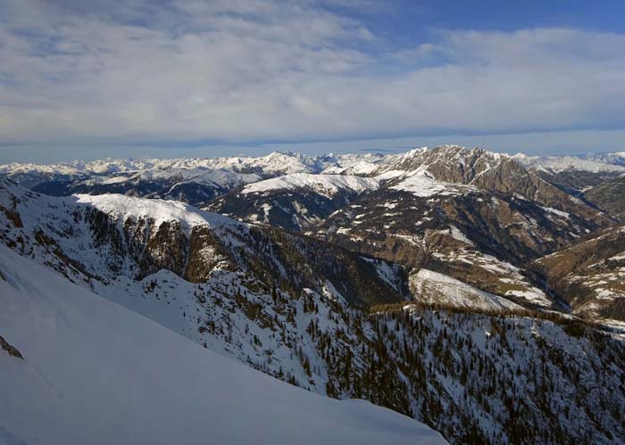 im Nordwesten schauen wir vom Eggenkofel bis zu den Zillertaler Alpen