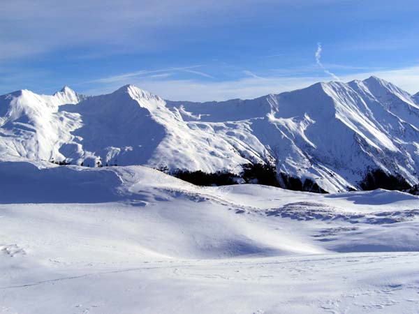 unterm Gipfel des Gerkogel wird endlich der Blick auf die nordöstlichsten Schiriesen der Venedigergruppe frei: Pihapper (links), Stubenkogel und Hoher Herd