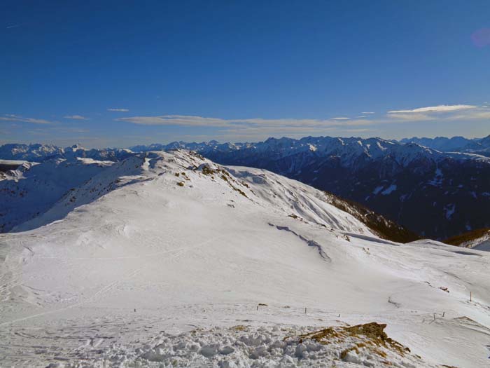 die flache Kammfortsetzung zum Thurntaler-Schigebiet