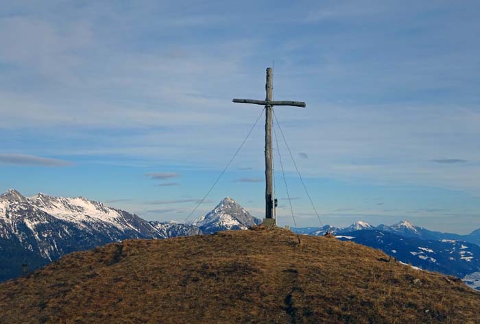 am Gipfelkreuz begegnen uns nochmals die alten Bekannten, wie Jauken, Reißkofel ...