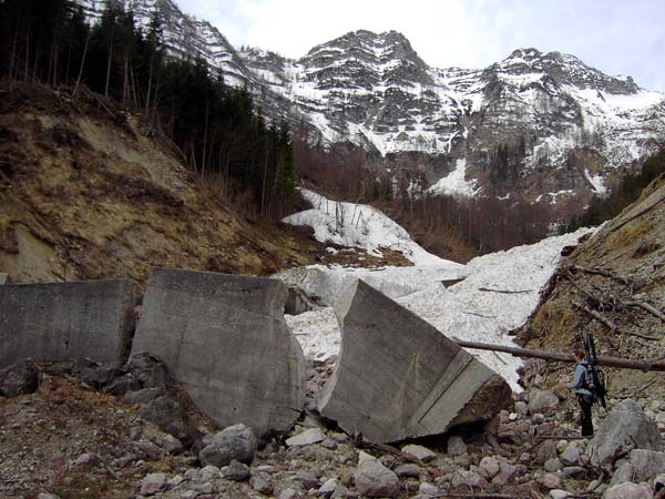 ... noch moderne Gefällebremsen halten den Naturgewalten stand