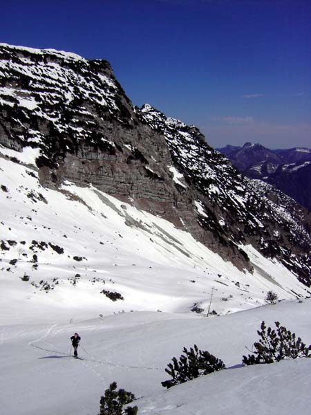 ... und strebt dem Dielauriedel zu, dem flachen Sattel zwischen Speikkogel und Mittagkogel am Rand der Hochfläche, in dem sich die beiden grundverschiedenen Anstiege vereinen; genau über Ulli der Bergwerkkogel