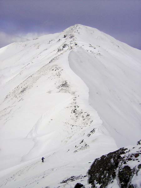 Ulli auf dem Weg zum Pihappenkogel, die Abfahrt vom Manlitzkogel erfolgte in der linken Bildhälfte