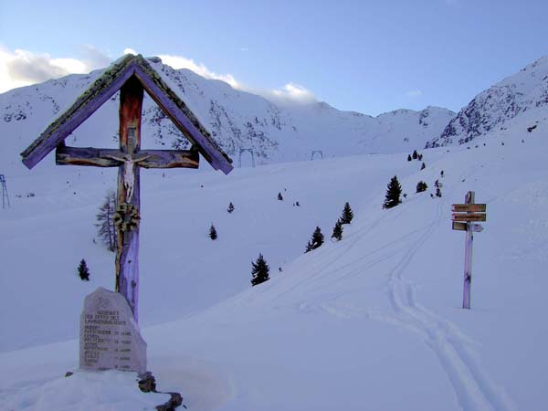 vom kleinen Schigebiet Maseben im hinteren Langtauferer Tal spuren wir nach S zum Eingang des Falbenairtales