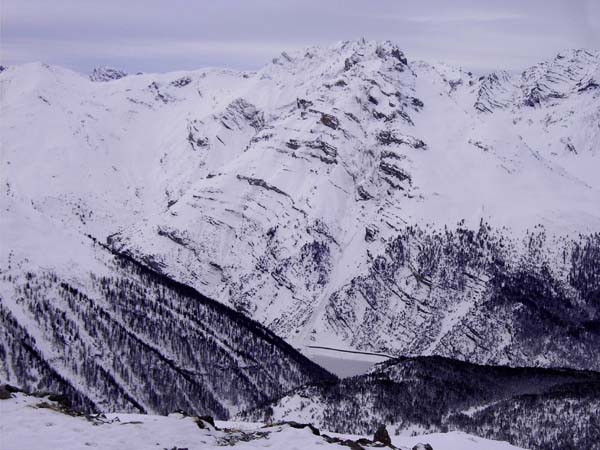 gegen WSW entdecken wir ein kleines Stück des Livignosees, den Kindern wohlbekannt aus „The Italian Job“