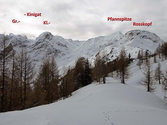 ... und im Süden der Karnische Hauptkamm, wo sich weitere tolle Steilabfahrten verbergen