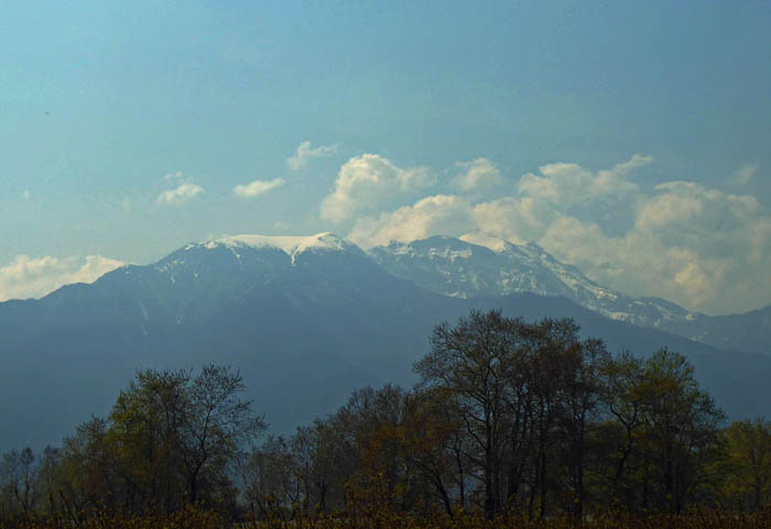 der Olýmp von NO (Katerini); um dem Riesen aufs Haupt zu steigen braucht es neben alpinistischer Grunderfahrung oft etwas Wetterglück