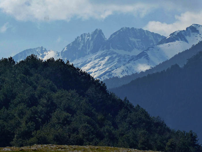 kurz oberhalb der Stavroshütte: für einen kurzen Moment zeigt sich der Mýtikas wolkenfrei