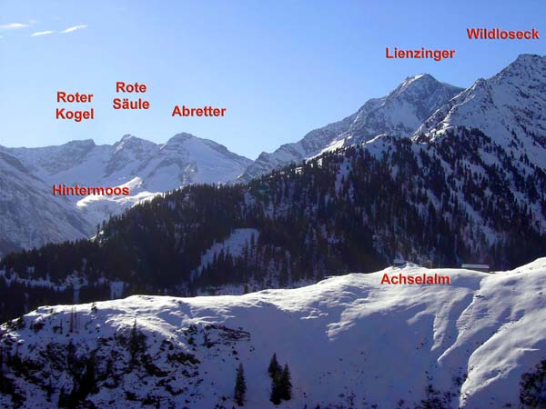 auf der langen Jagdsteig-Traverse; Blick über die Achselalm und den Eingang des Scharrn-Hochtales zum Talschluss des Hollersbachtales