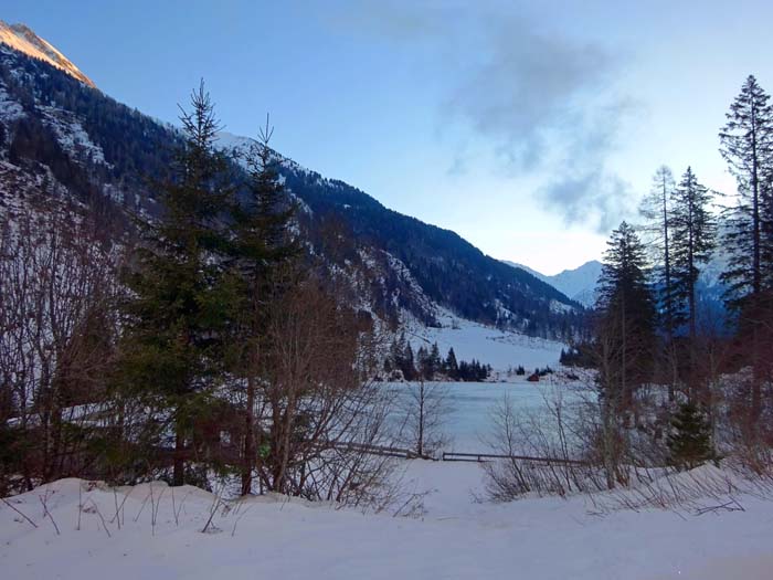 kurz nach dem Aufbruch beim Plöckenhaus passieren wir schon den Grünsee im Angerbachtal