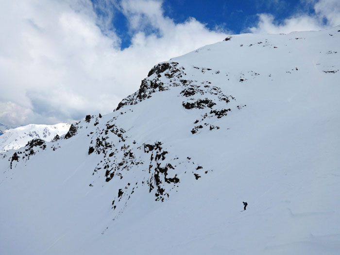 die steile westseitige Gipfelflanke der Zarspitze