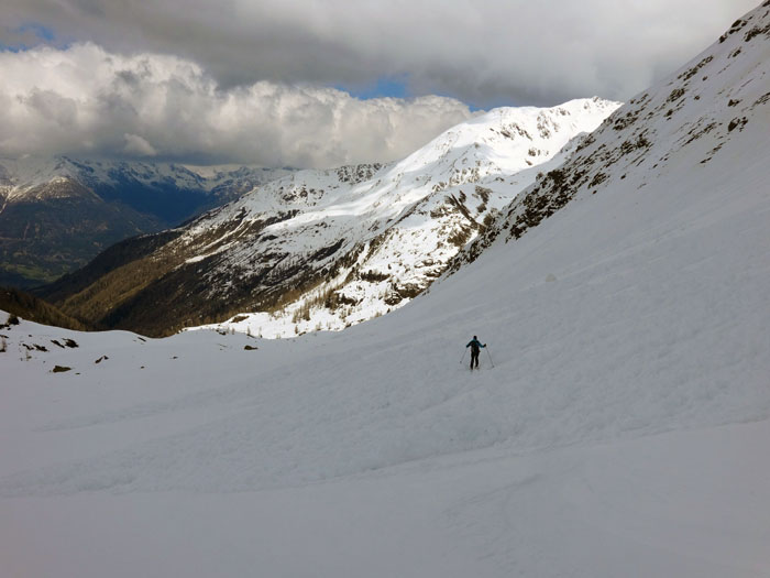 darunter treffen wir auf unsere Aufsstiegsspur, der wir zurück aufs Plateau folgen