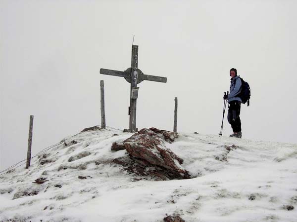 Gipfelkreuz am Penkkopf; die großartige Aussicht hat uns der Wettergott heute gestrichen